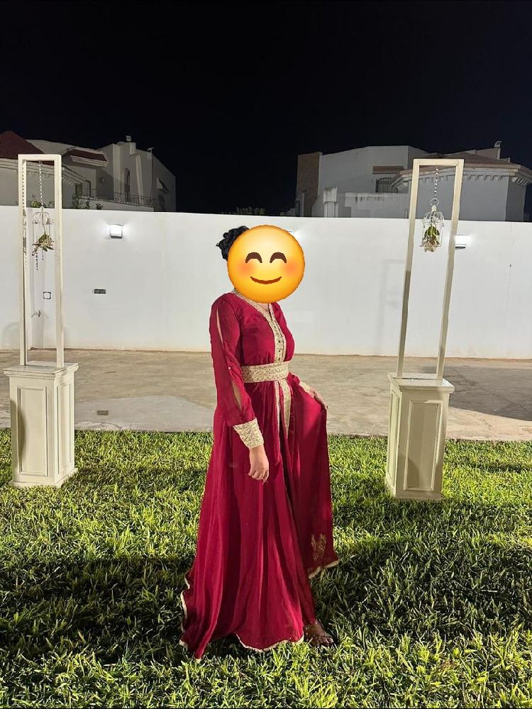 Caftan rouge portée une fois 