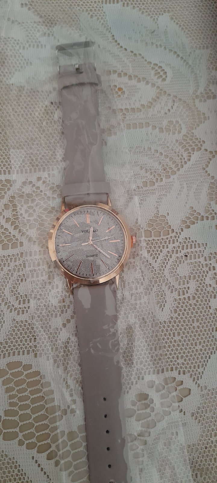 Montre couleur gris