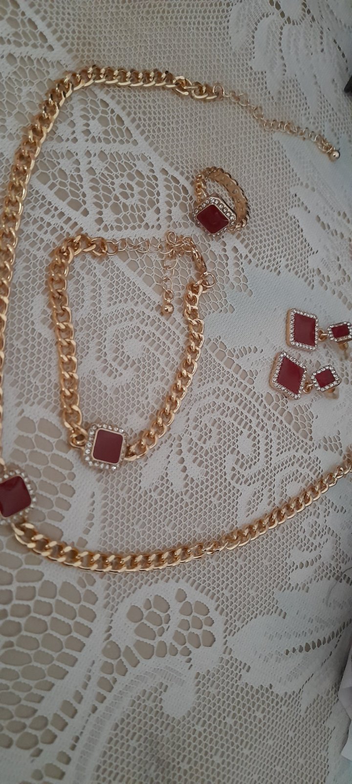 Parrure rouge et doré