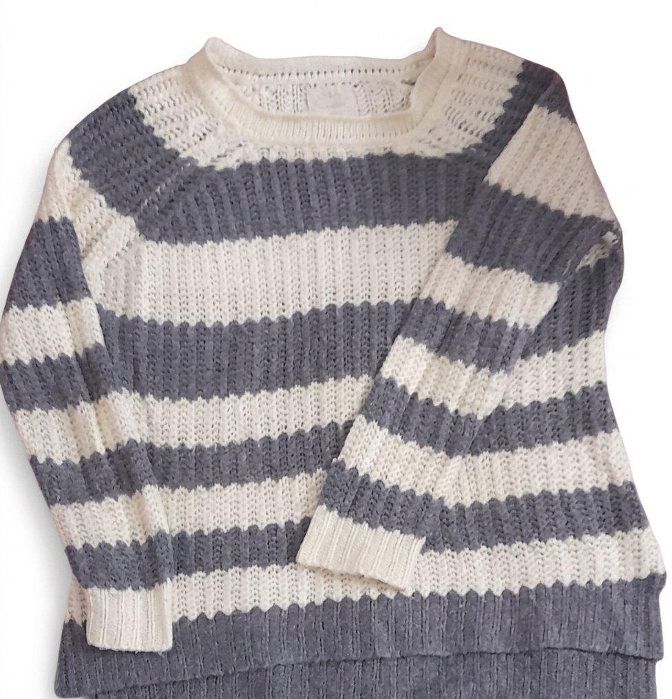 Pull rillé gris et blanc