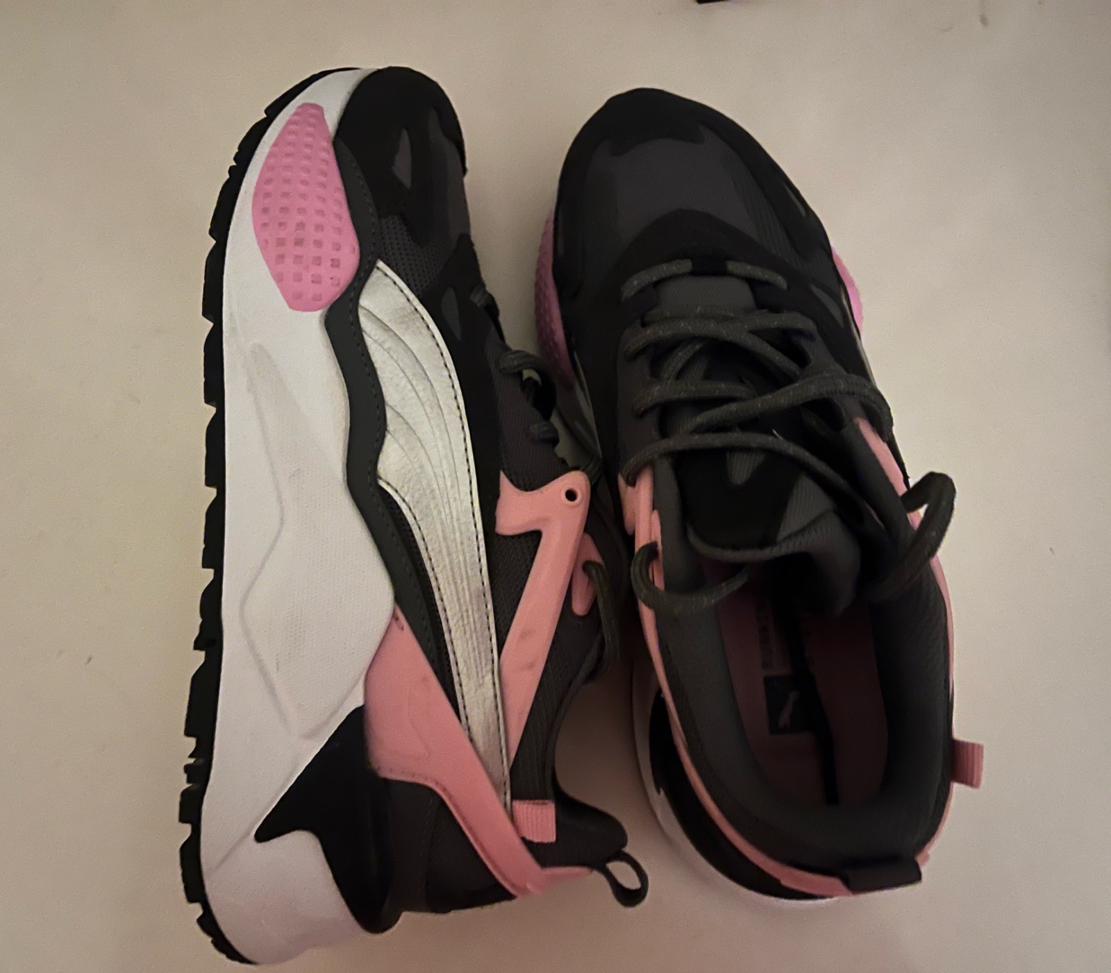 Chaussures de la marque puma