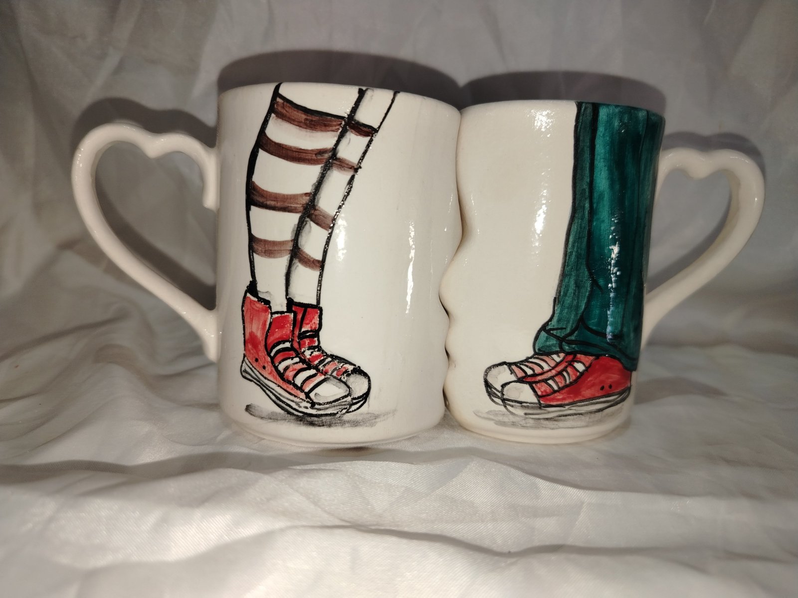 Lot de deux tasses en céramique 