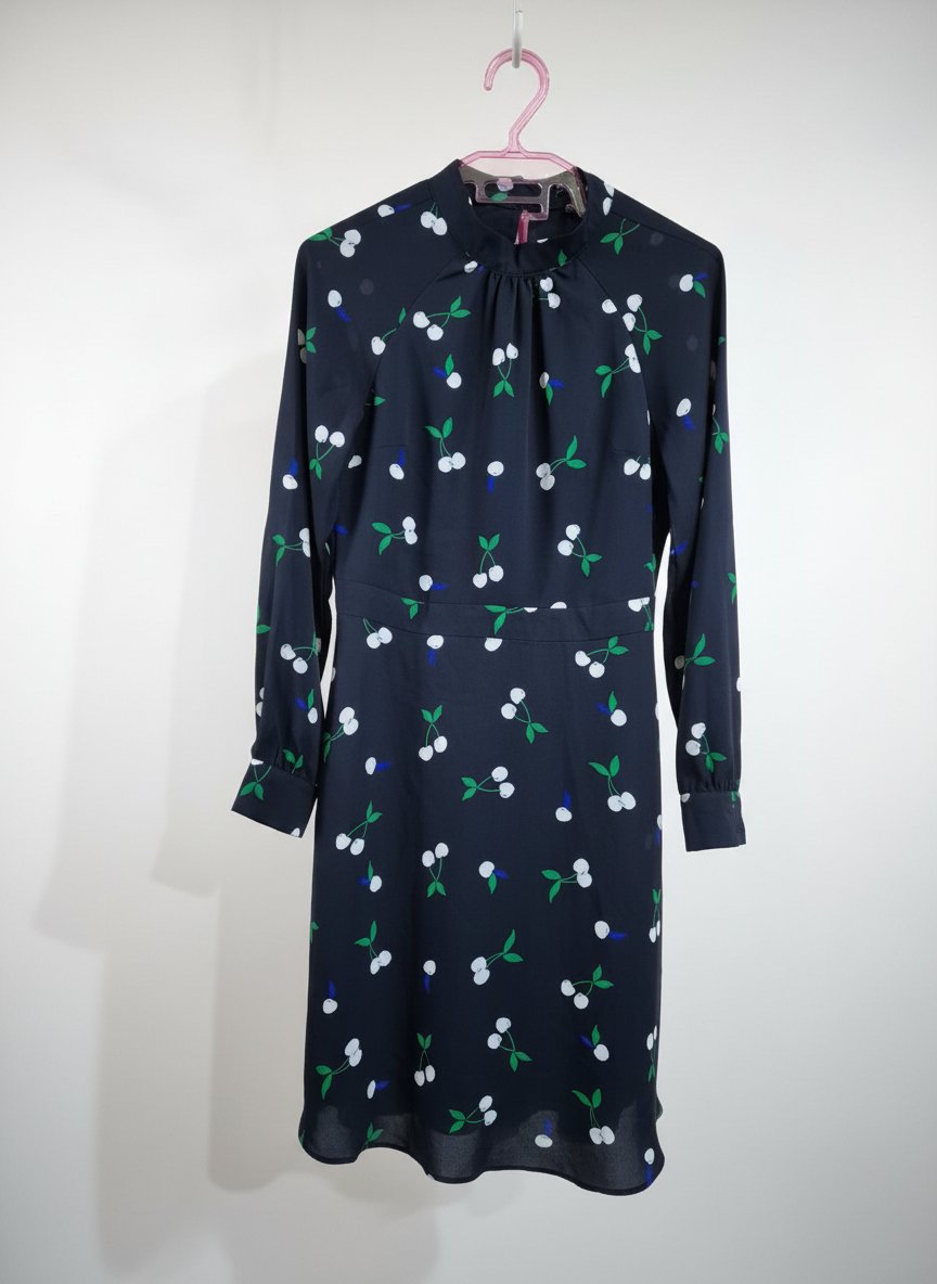 Robe élégante à imprimé cerises – Chic et féminine