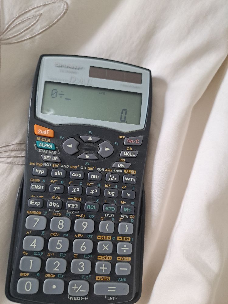 Calculatrice  sharpe  scientifique 