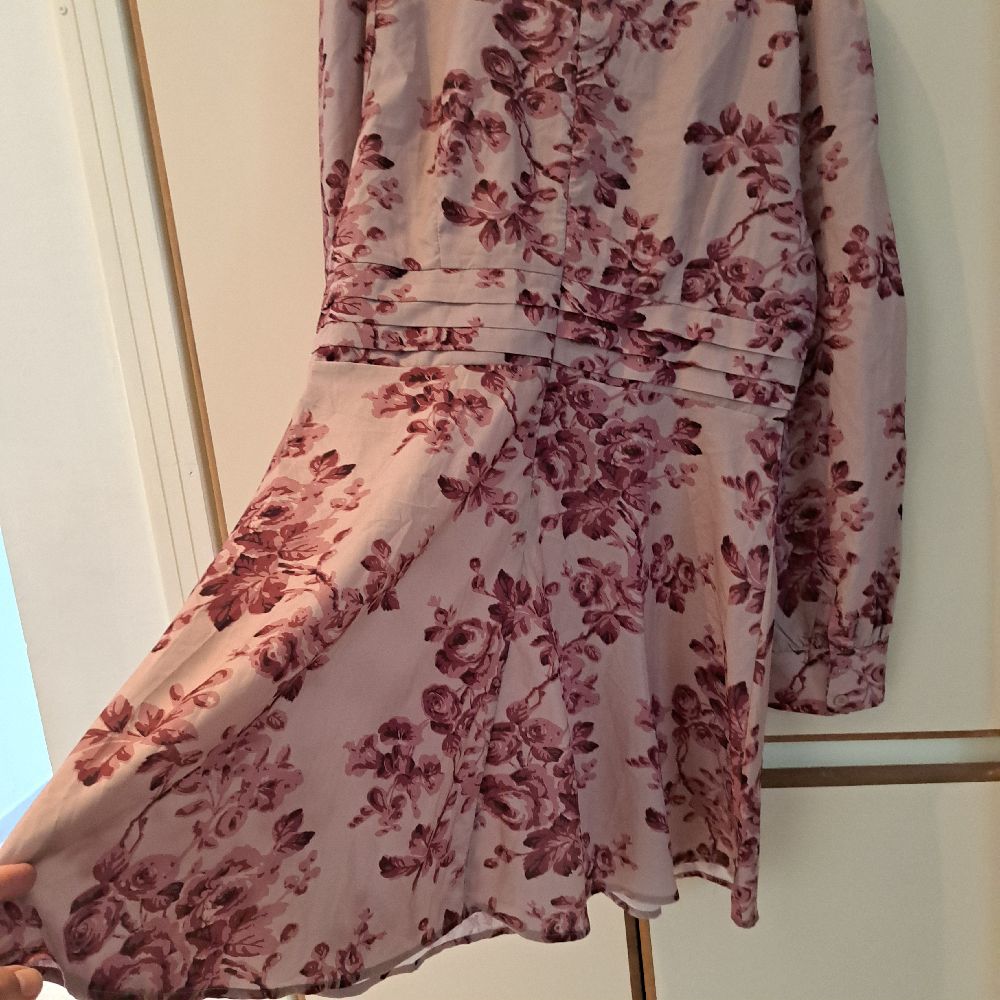Robe  shein  manche longues bouffantes 