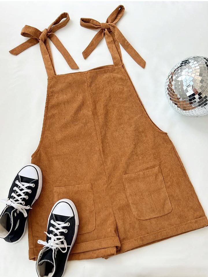 Short salopette à poche en velours
