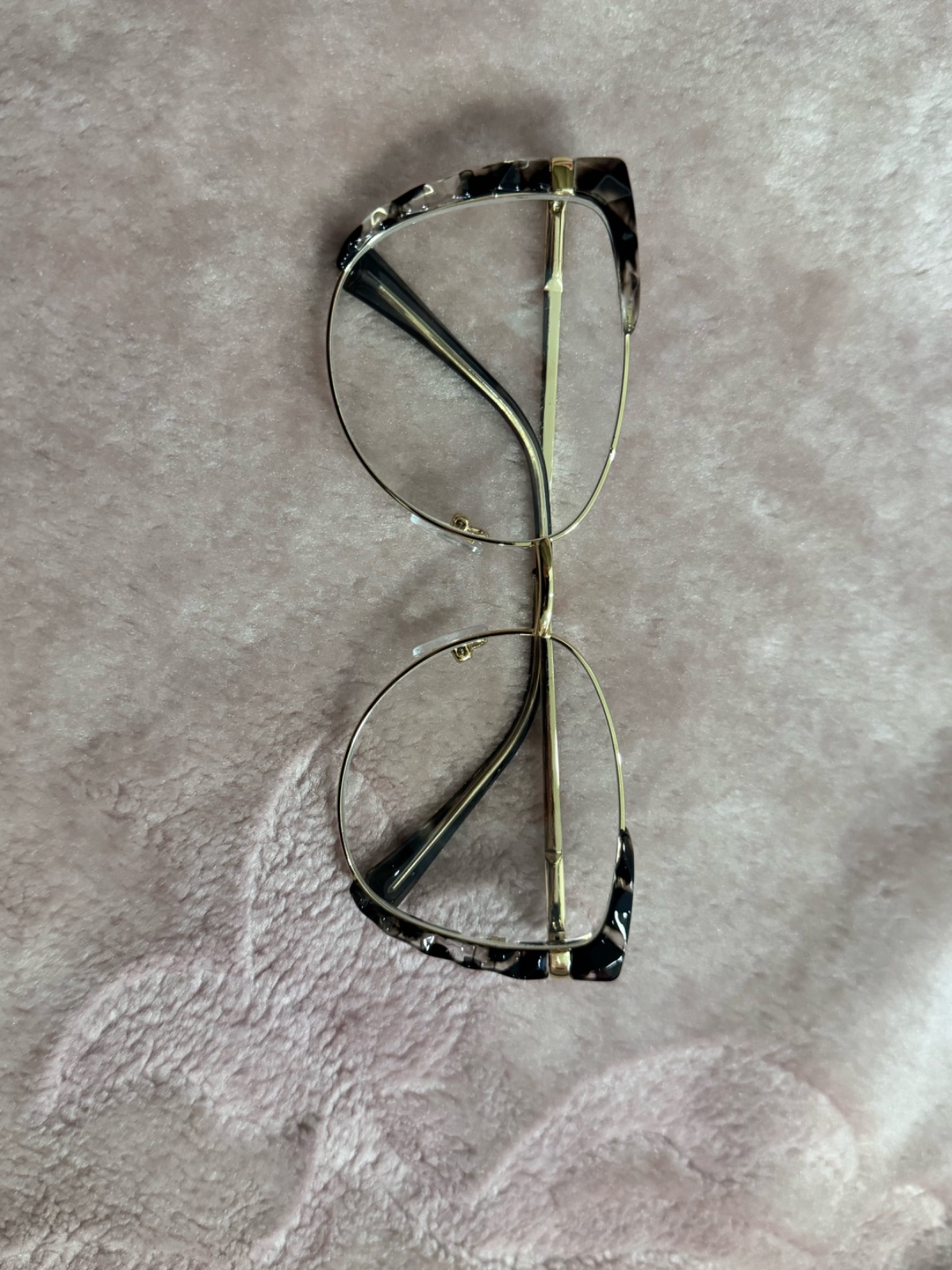 Lunettes oversize dorées avec monture noire marbrée