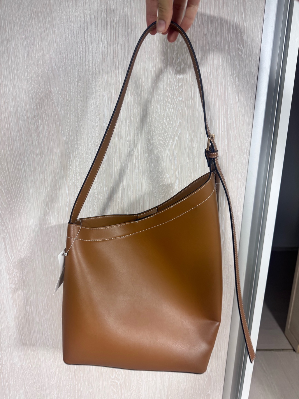 Un sac a main marron