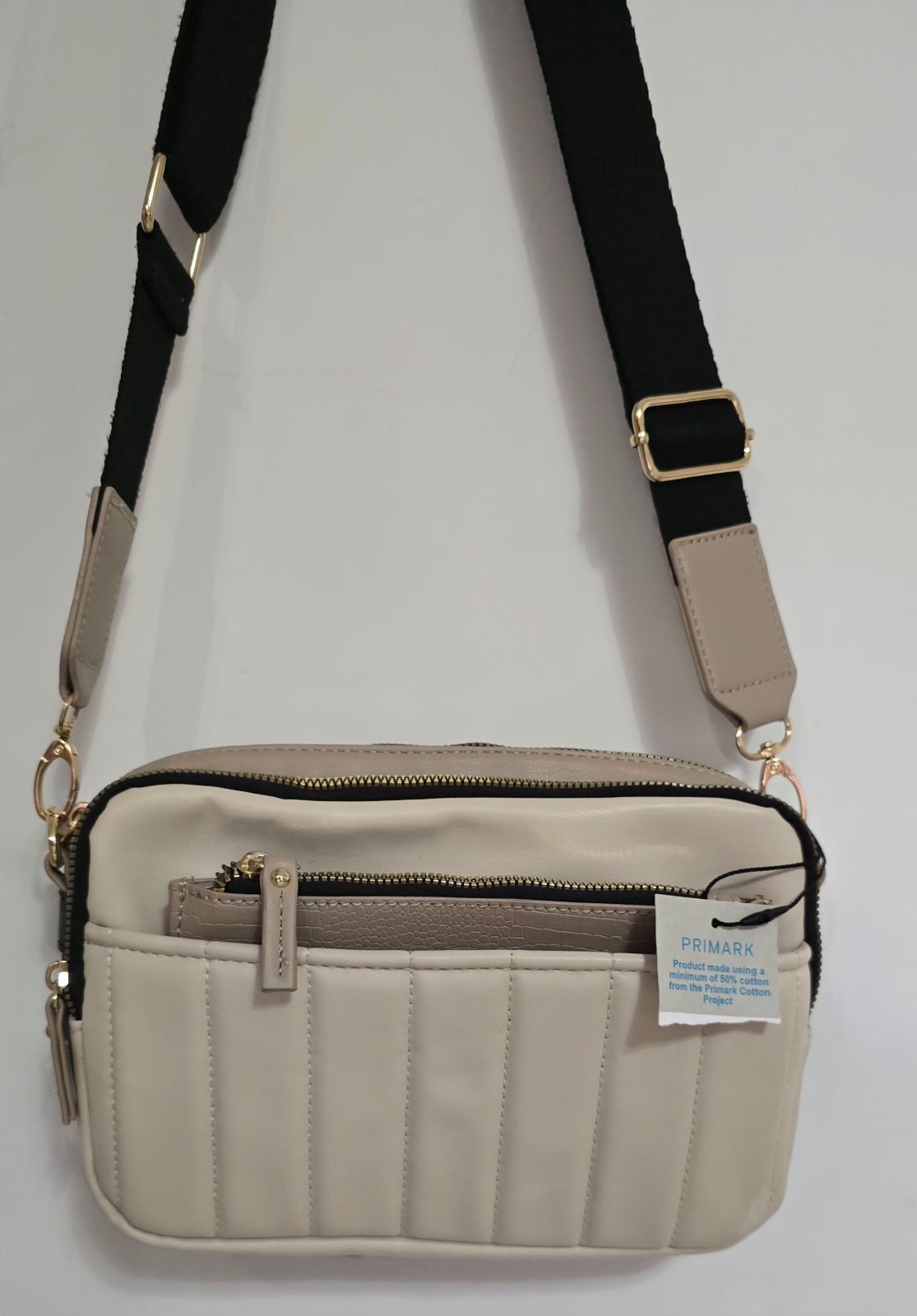 Sac a bandouliere Primark avec etiquette