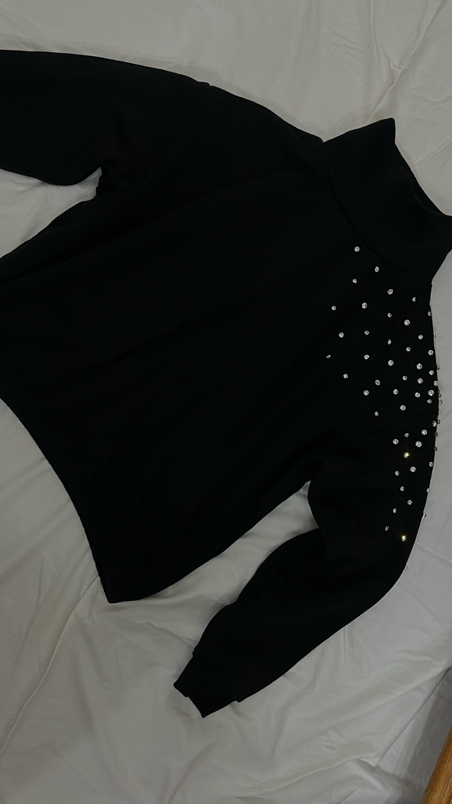 Pull noir avec strass