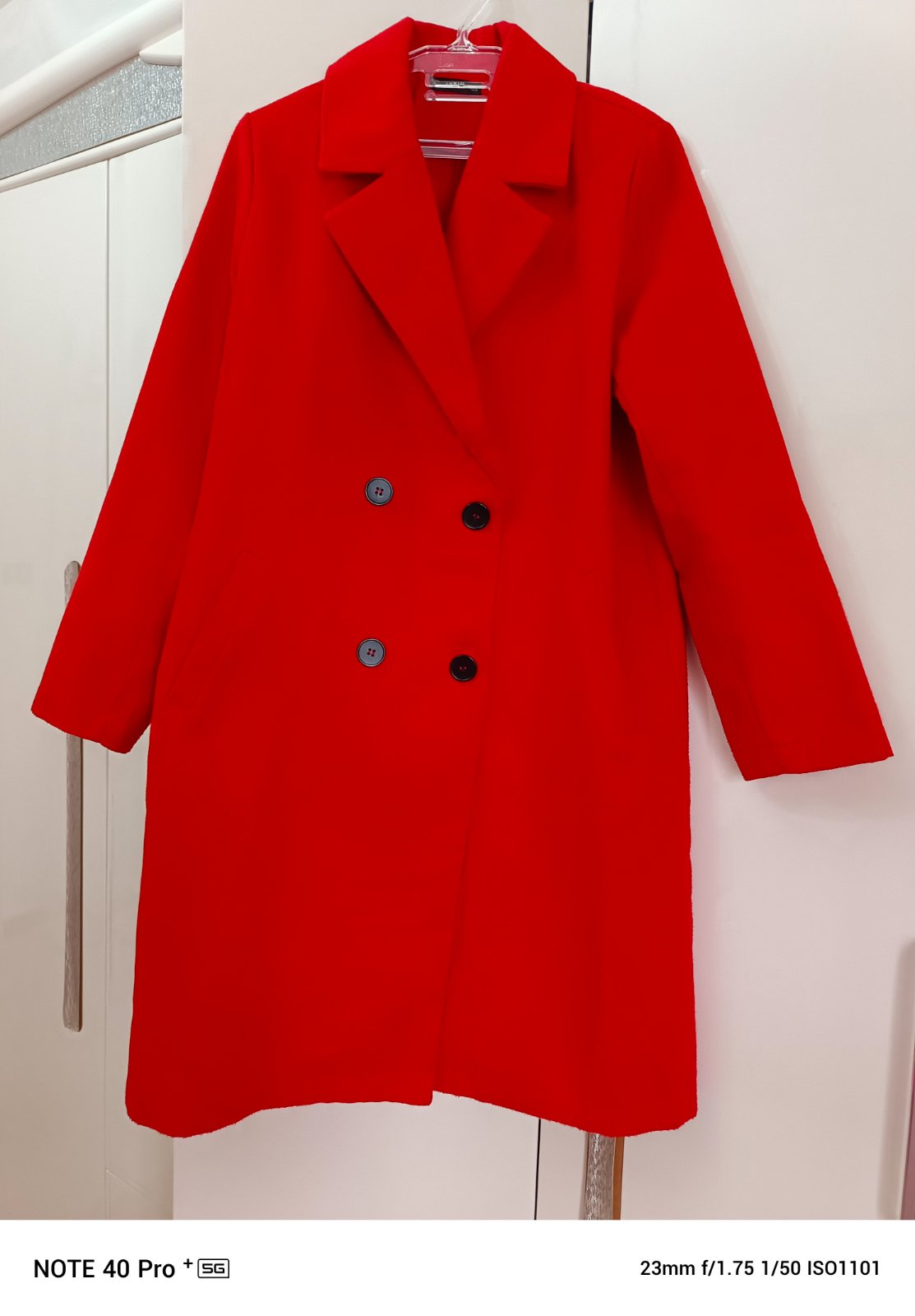 Manteau rouge vif