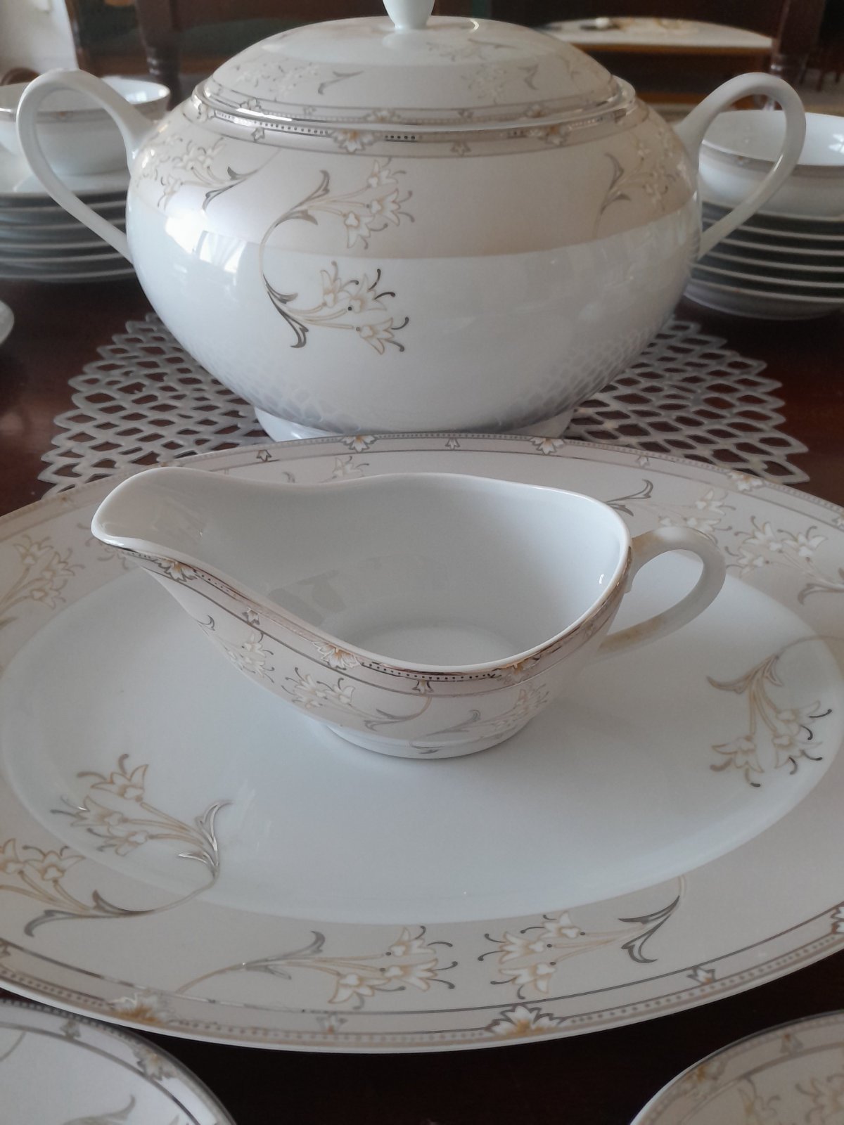 Service a table neuf a 110 pièces 