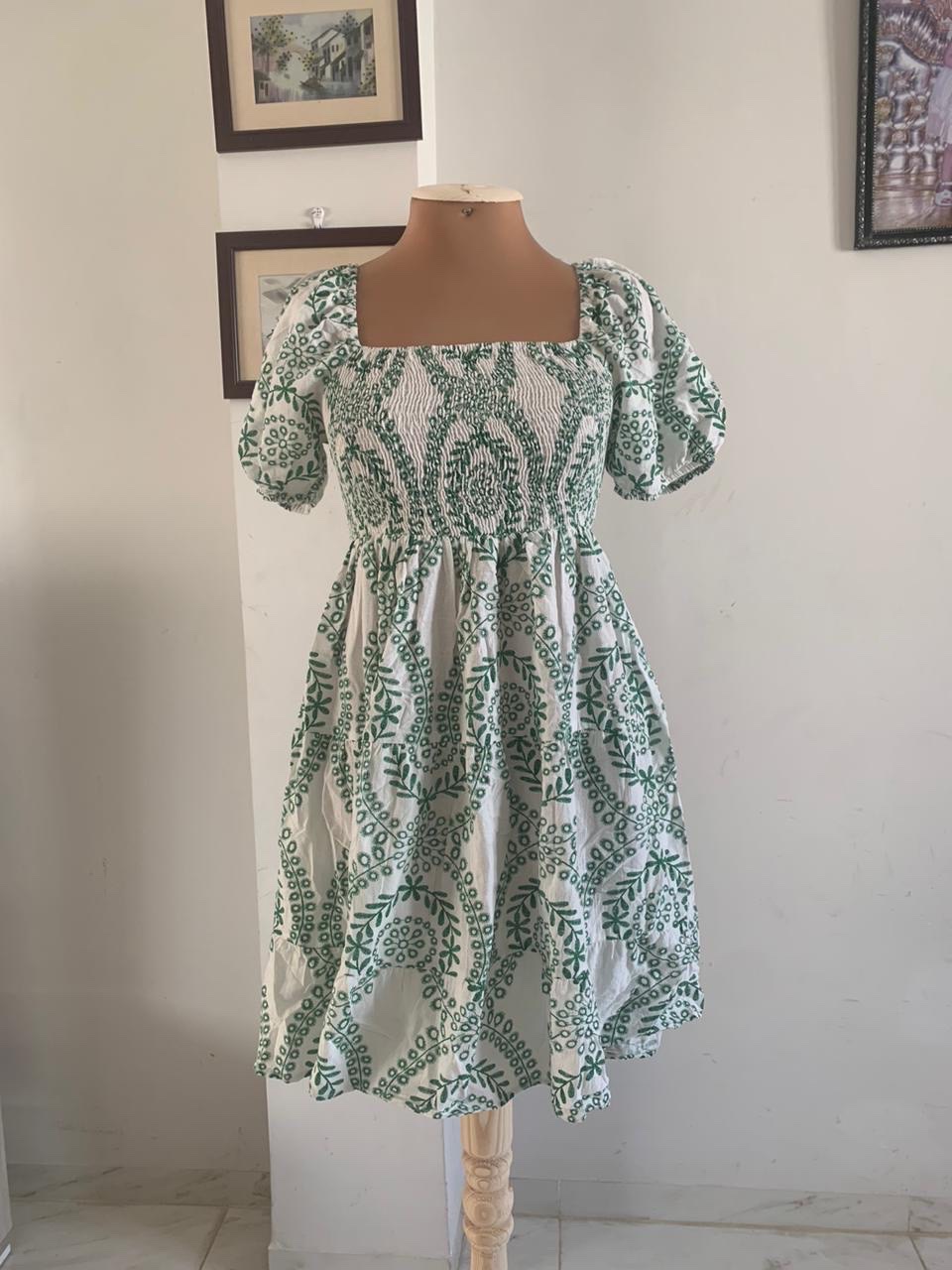 Robe Blanc avec détails verts