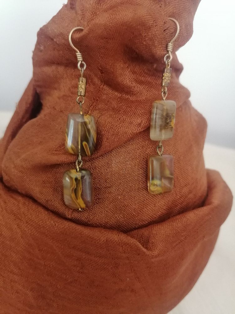 Joli boucle en argent avec pierre a un prix tres intéressants 