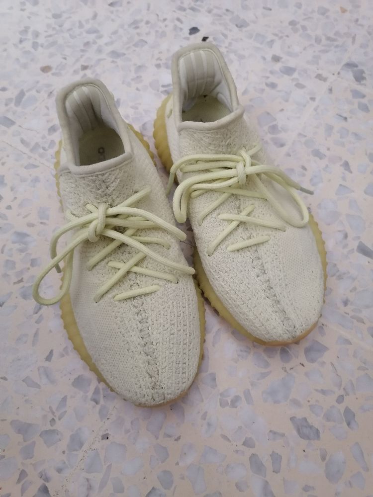 Jolie basket yeezy jaune poussin très clair p37et1/2