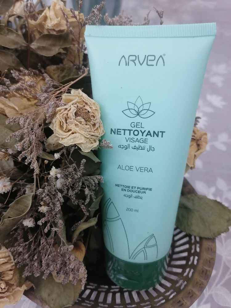 Gel nettoyant arvea nature il permet de nettoyer, purifier, de s'incruster la peau et donc de rafraîchir le visage 200ml