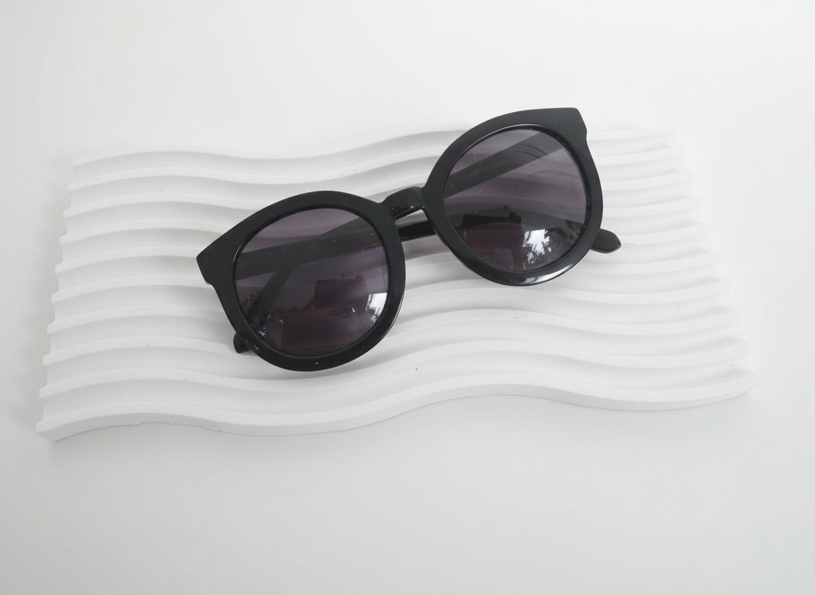 Lunettes de soleil Karen Walker noires – style oversize / rondes