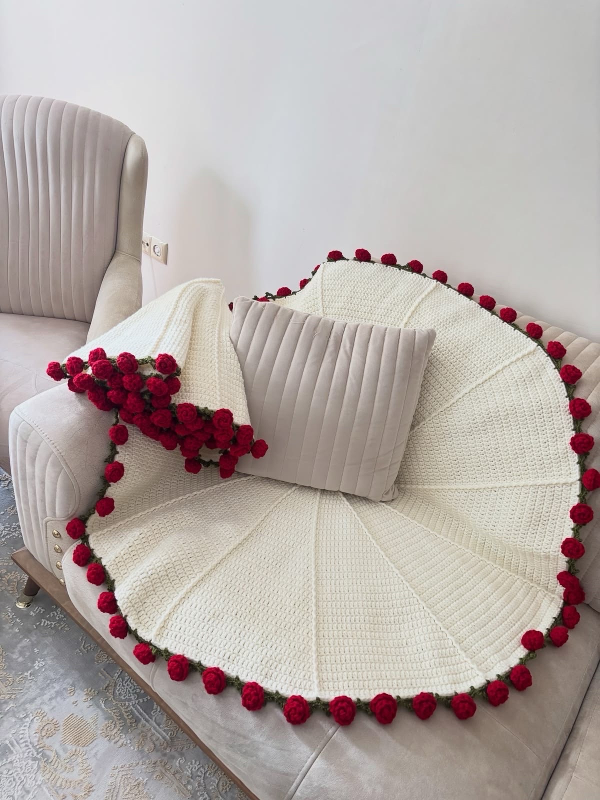 🌹 Couverture ronde en crochet – handmade🧶