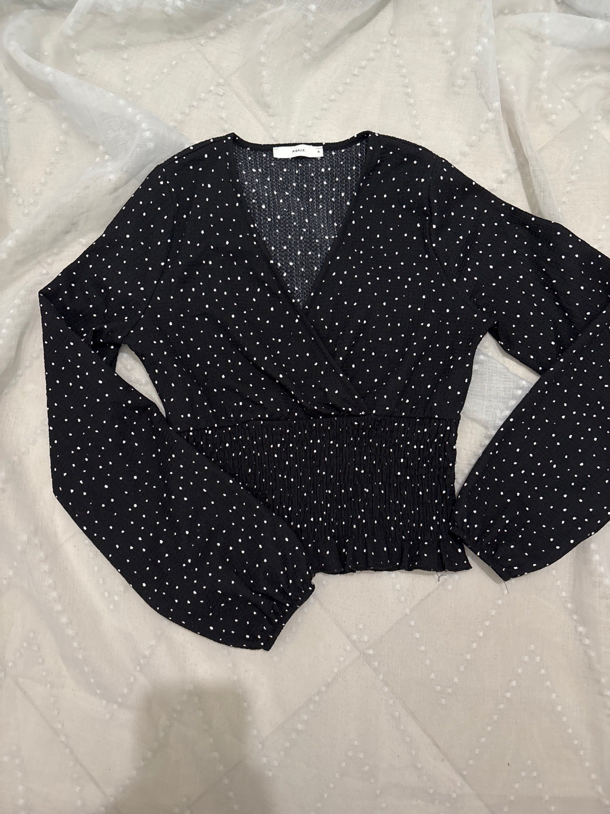 Haut en polka dot noir et blanc 