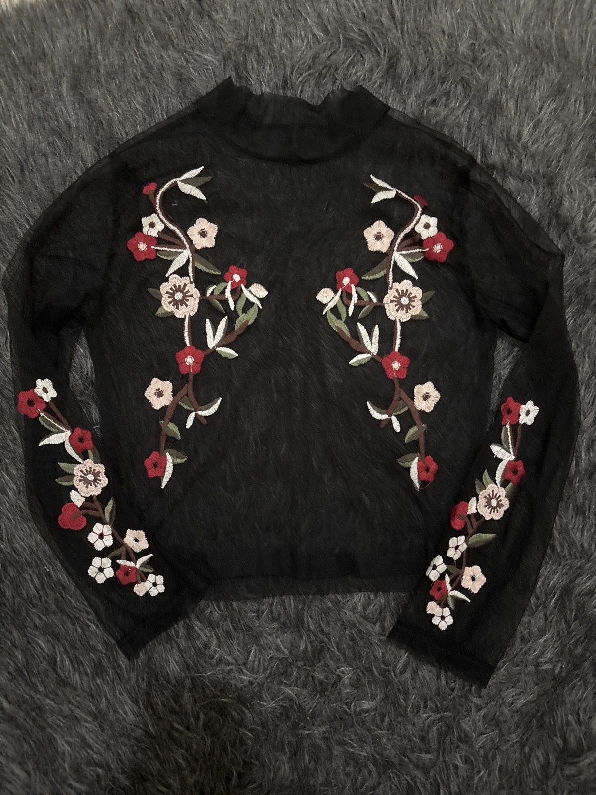 Haut transparent noir tres stylé