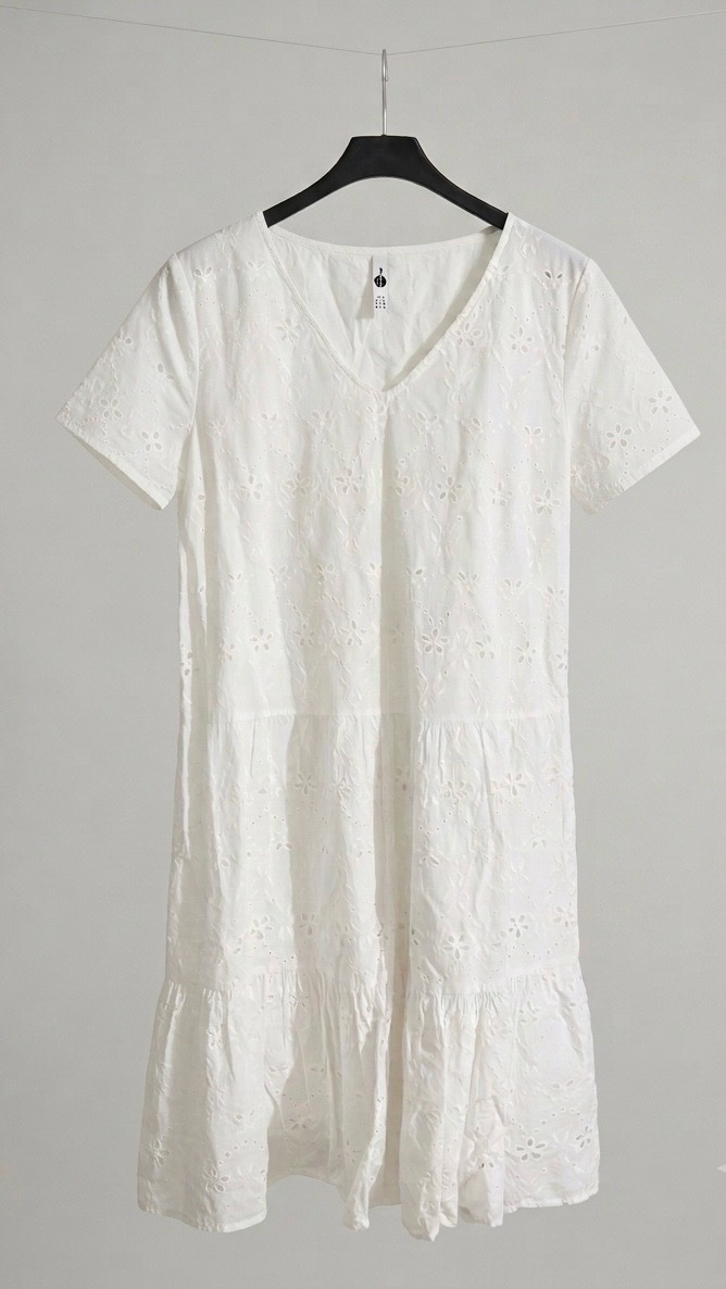Robe blanche en broderie anglaise taille M