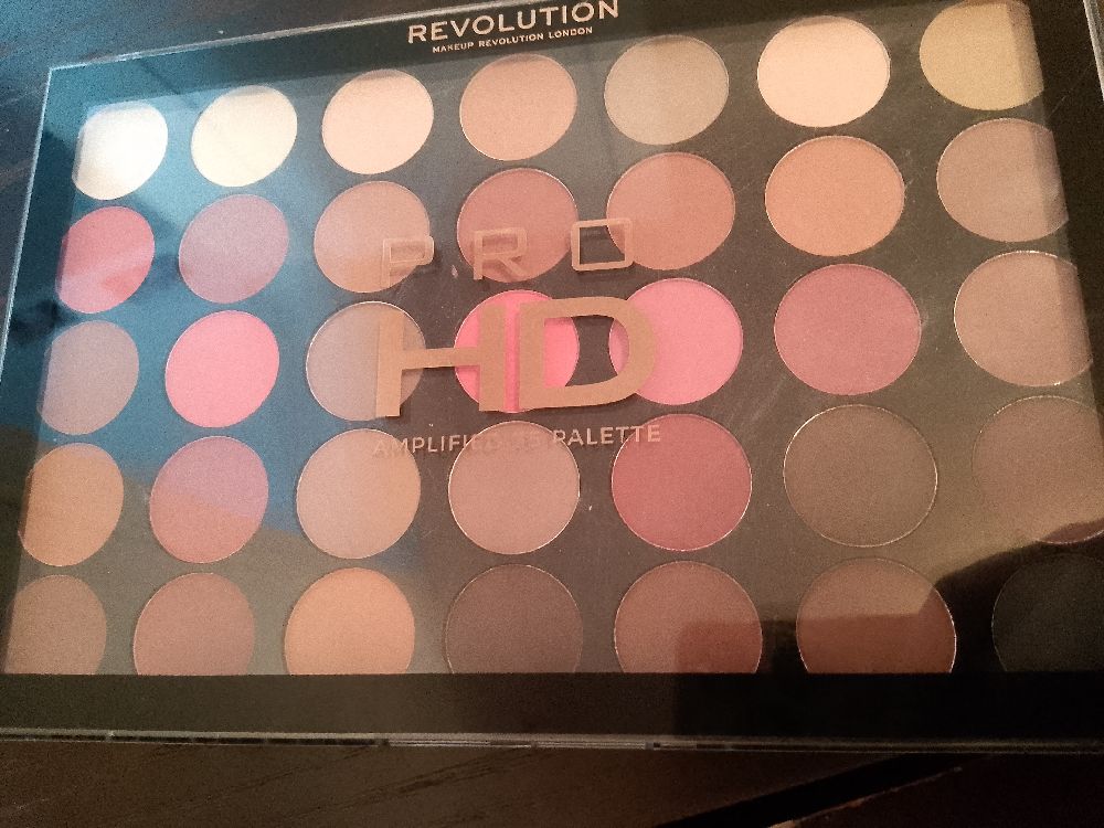 Makeup revolution jamais utilisé importe de U.S.A