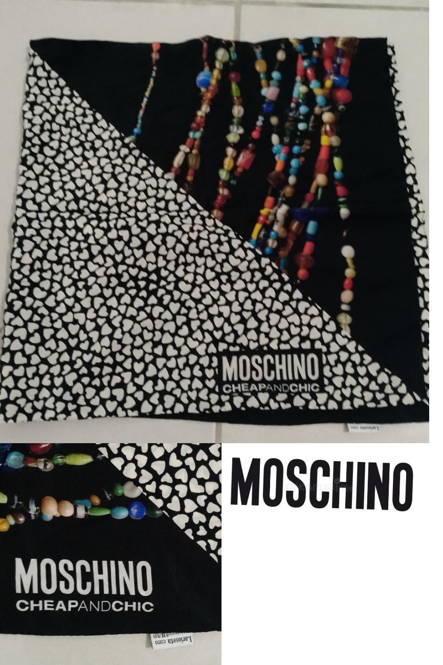 Ggrand foulard moschino soie neuf  84/84