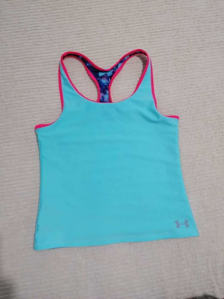 Pull sport under Armour très beau en excellent état 