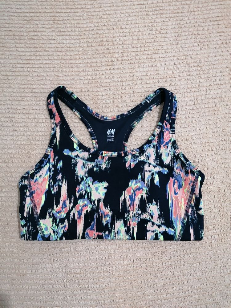 Brassière très jolie en excellent état 