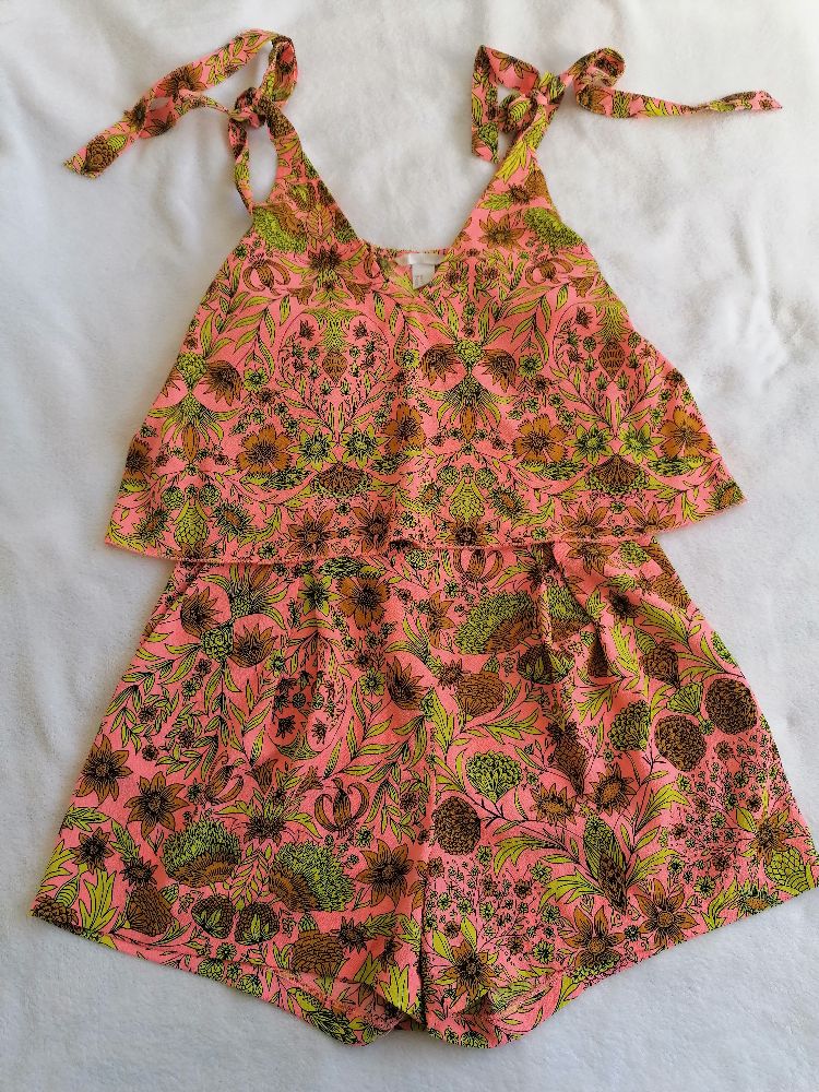 Combi short avec des couleurs fluo 