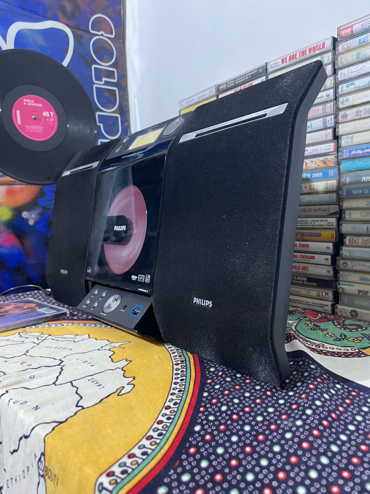 Chaîne hi-fi Philips modèle MCM277 en très bon état. 