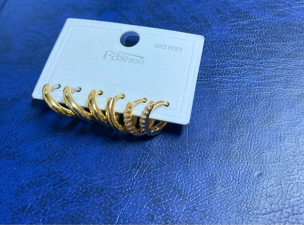 Trois boucle d'oreille doré en acier inoxydable 
