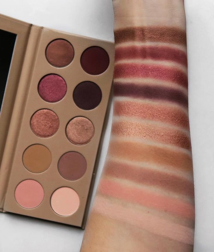 Palette de fards à paupières Classic Blossom de KKW Beauty