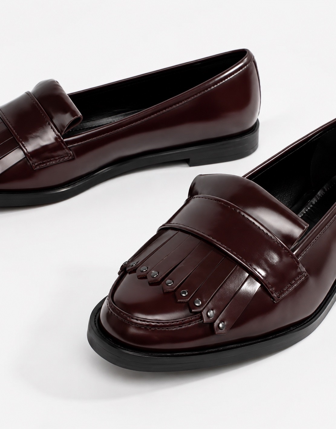 Ballerines burgundy effet cuir avec détail clouté – pointure 39
