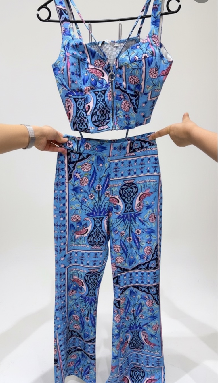 Ensemble taille 36 neuf avec étiquette il faut changer la fermeture