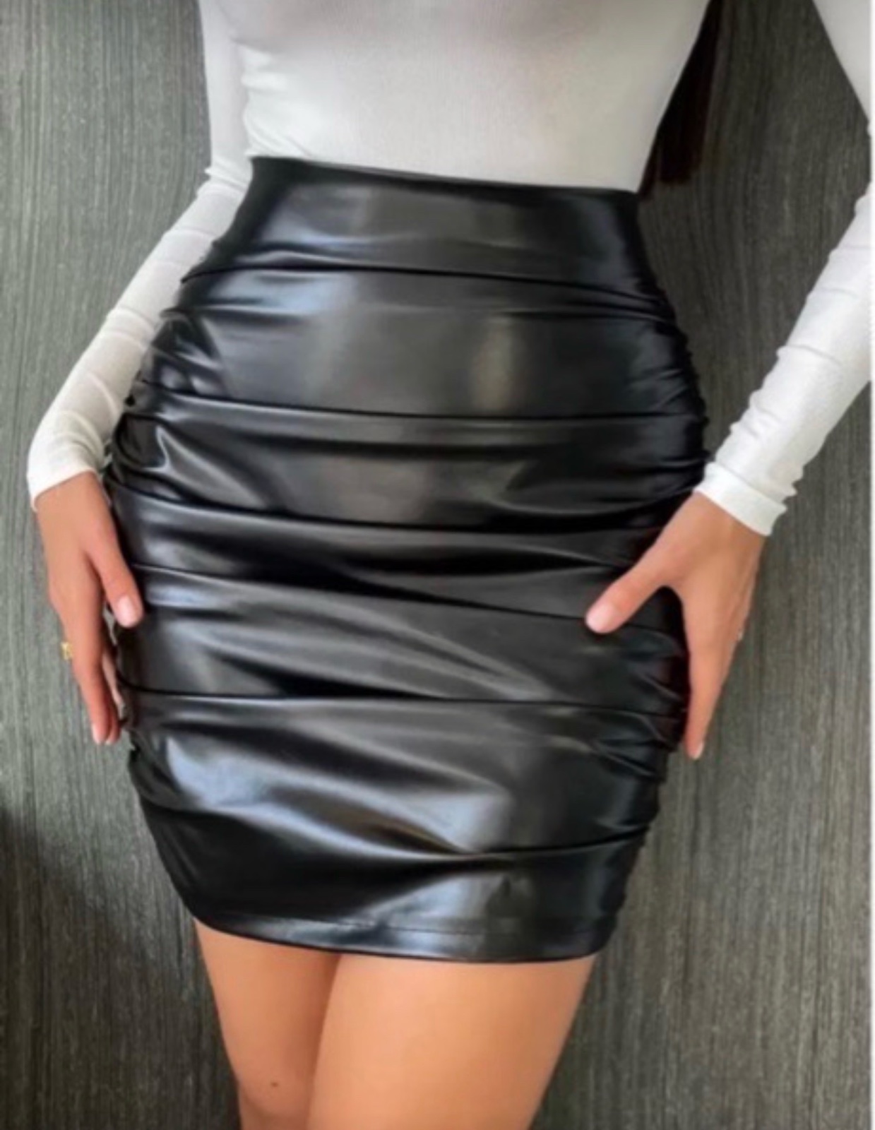 Jupe en similicuir taille S en trés bon état