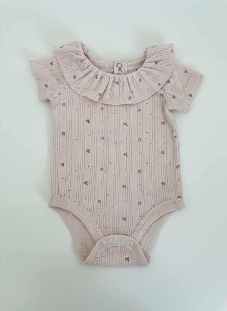 Pull rose fleurie 100% cotton taille 3mois jamais porté