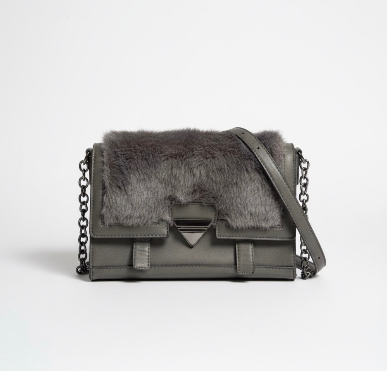 Sac gris avec fourrure en trés bon état