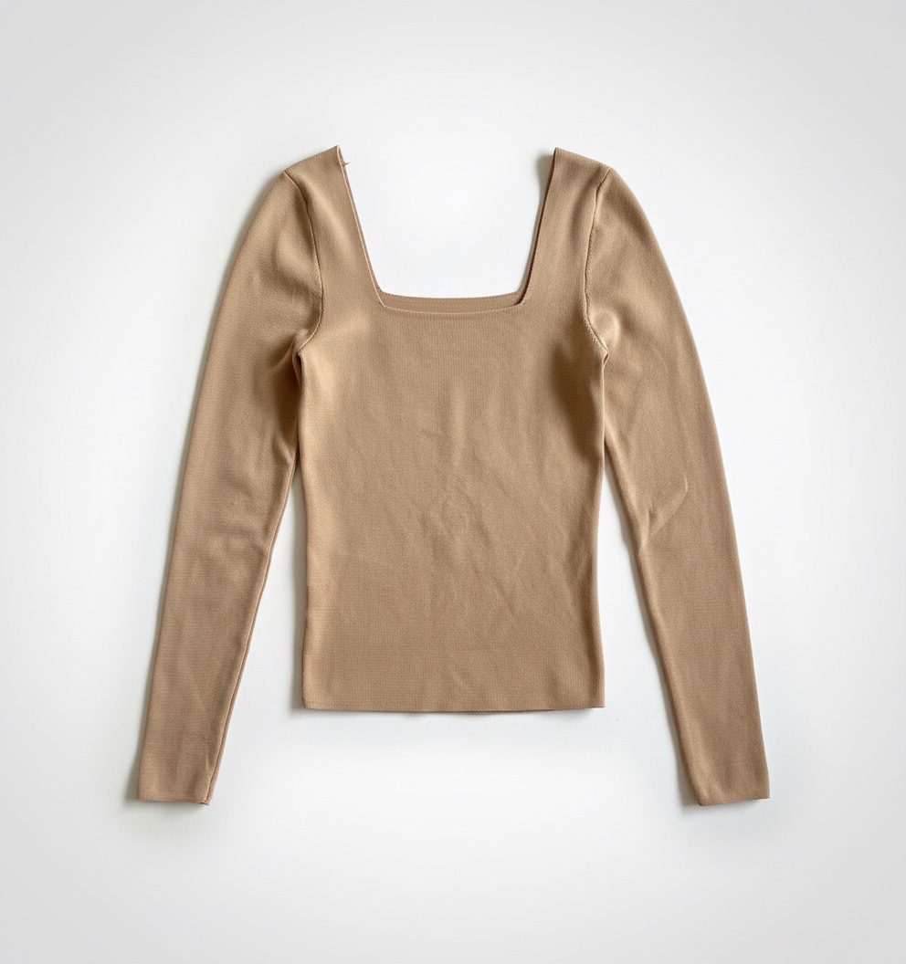 Pull basic en beige taille standard en trés bon etat
