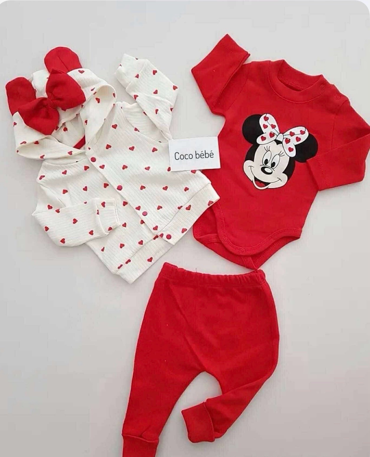 Tenue 3 pieces unisex 3-6mois 100% cotton en trés bon état
