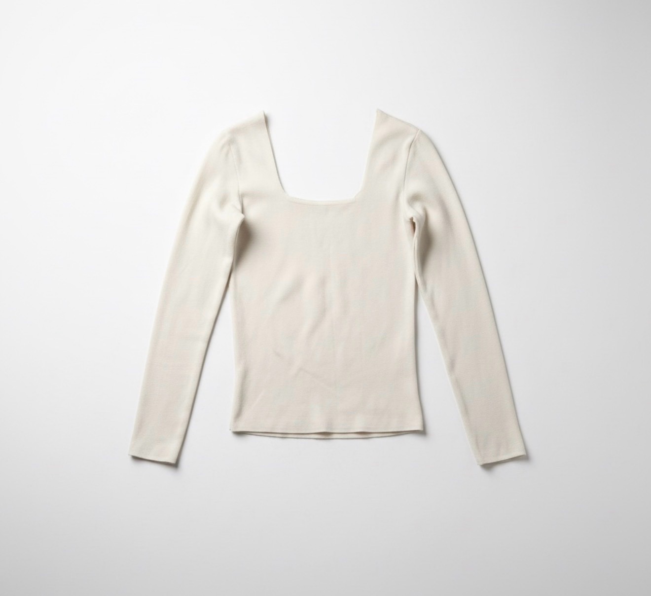 Pull basic en blanc taille standard en trés bon état