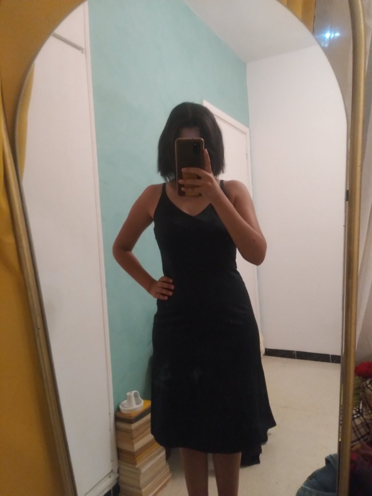 Robe noir satinée 