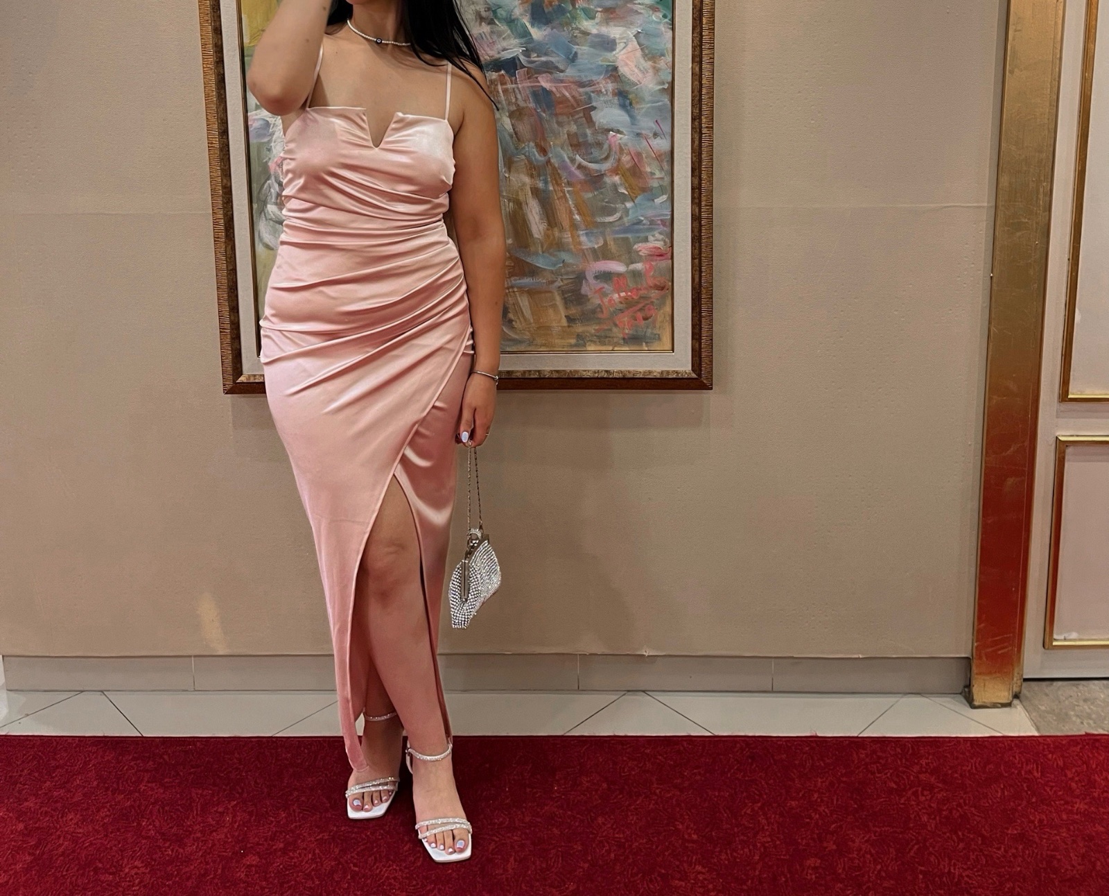 Robe satin rose poudré 