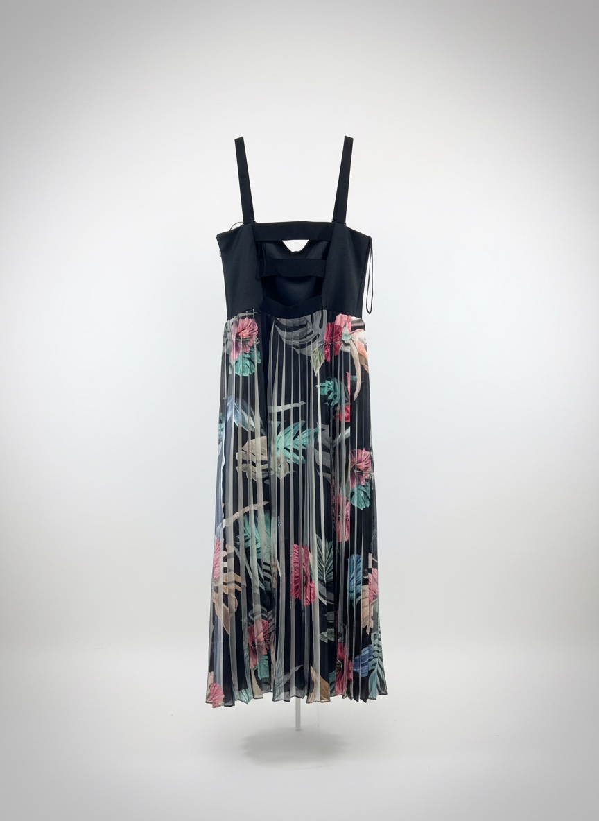 Robe noire avec jupe fleuri