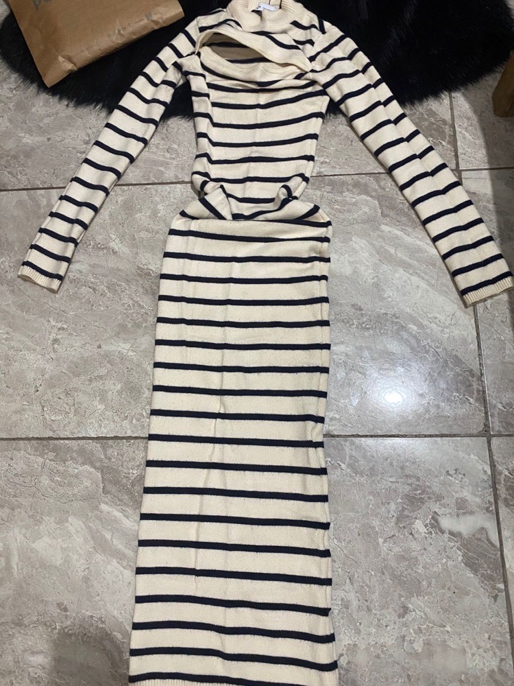 Une robe moulante bershka