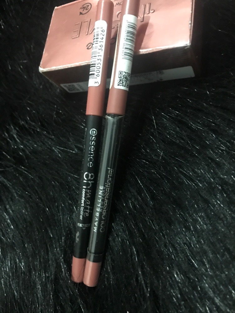 Two lip liner nude