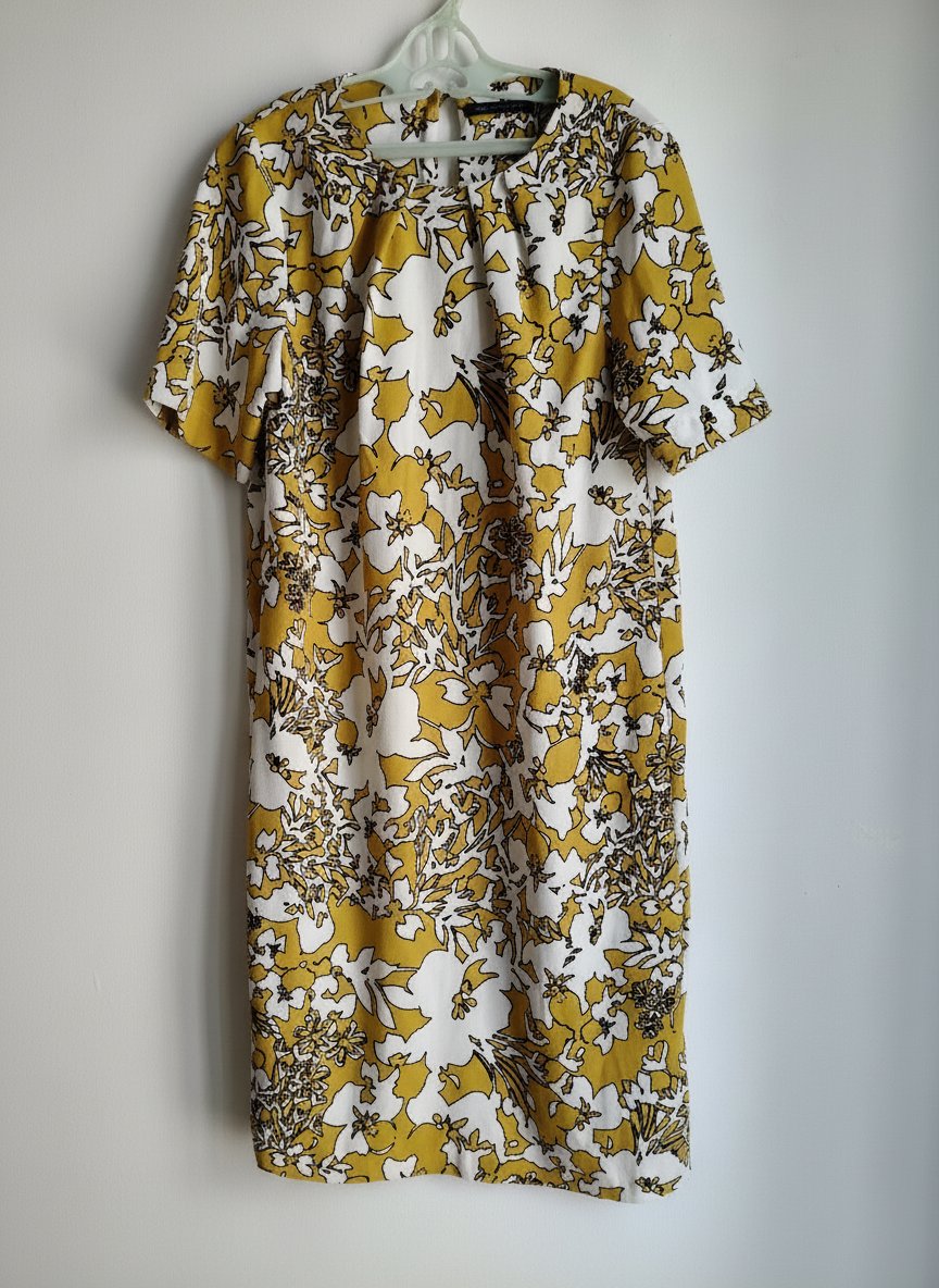 Robe jaune moutarde à motif 