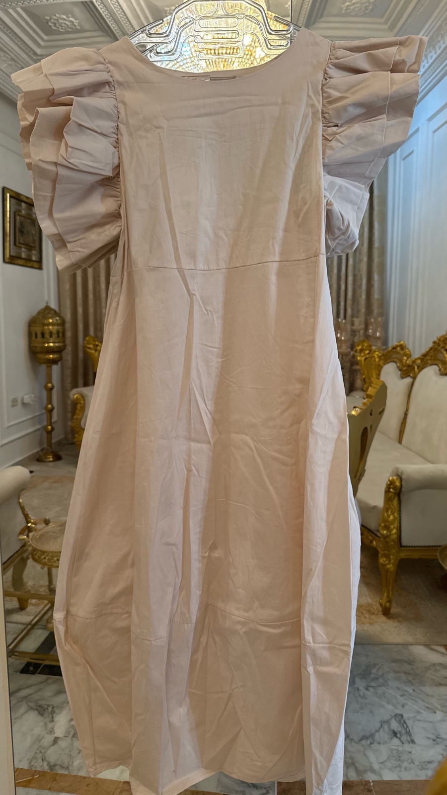 Robe midi beige à volants – élégante et féminine