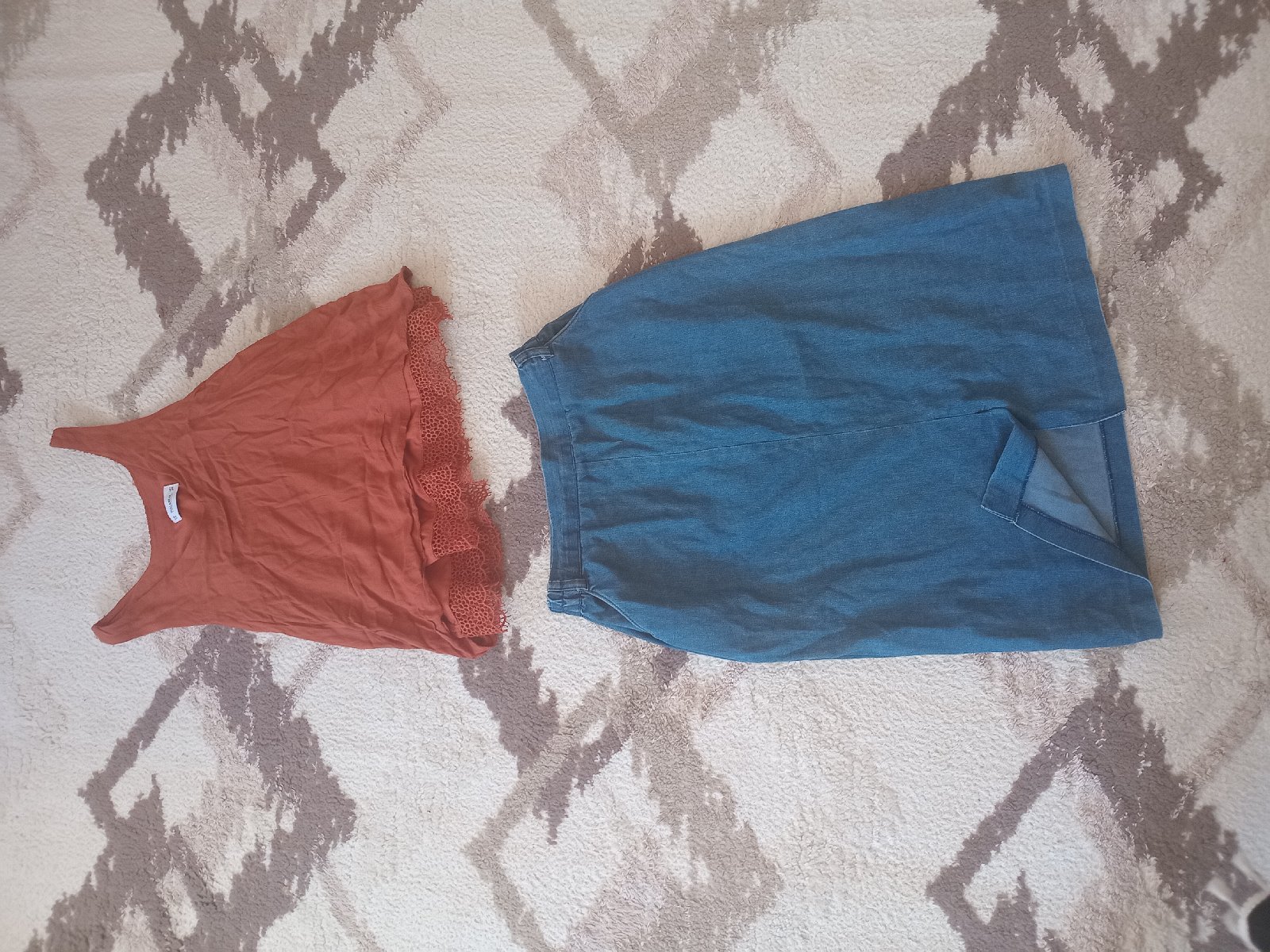 Haut maron et  jupe jean