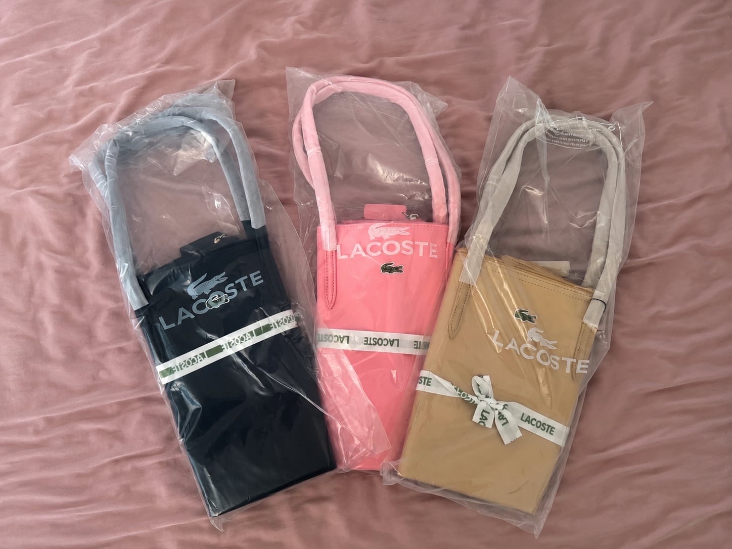 3 couleurs dispo Sacs Lacoste